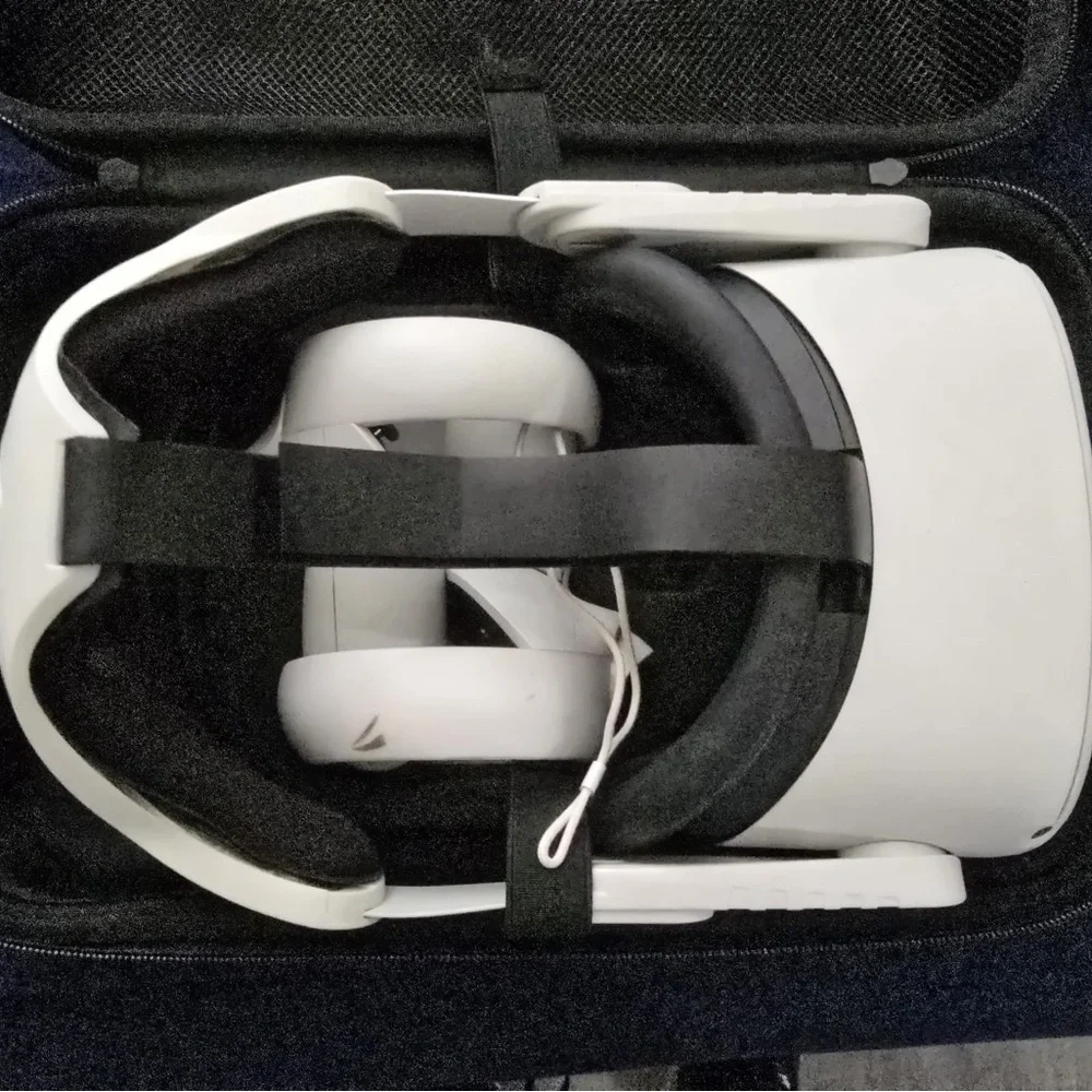 VR Headset with Controllers - White